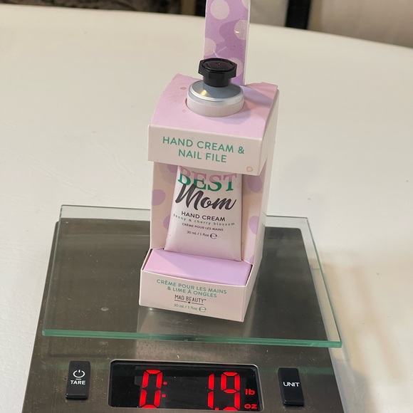 Tory Burch Perfume, Charcoal Peel Off Mask, Hand Cream & Nail File, Body Spray - Picture 15 of 15